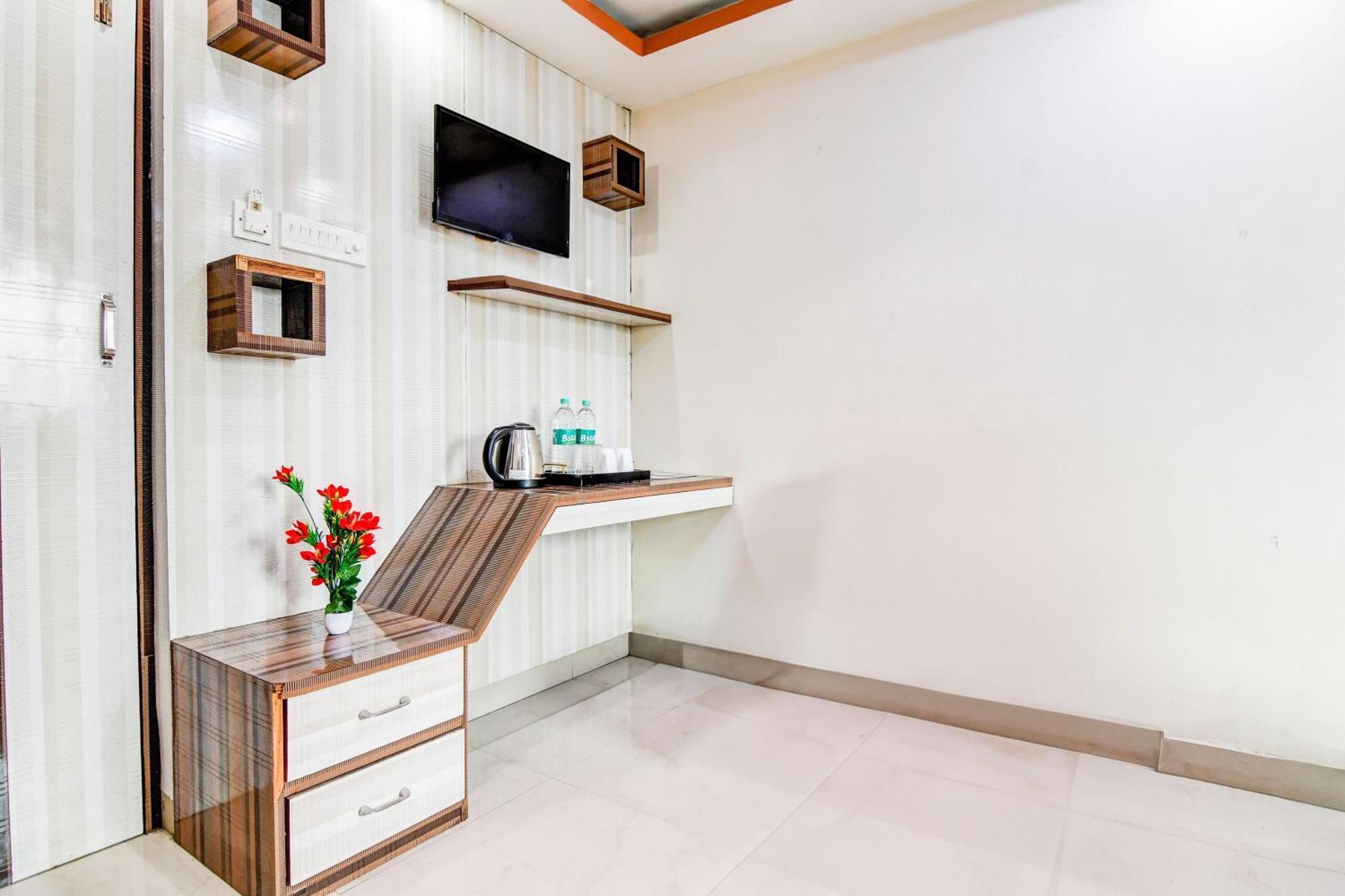 Super Hotel O Tagore Park Ruby Road Kolkata Bagian luar foto