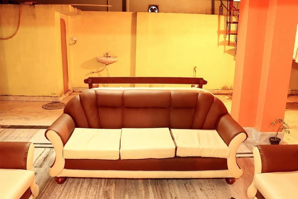 Super Hotel O Tagore Park Ruby Road Kolkata Bagian luar foto